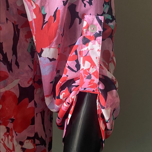 Floral V-Neck Women's Top - Multicolor - Picture 10 of 13